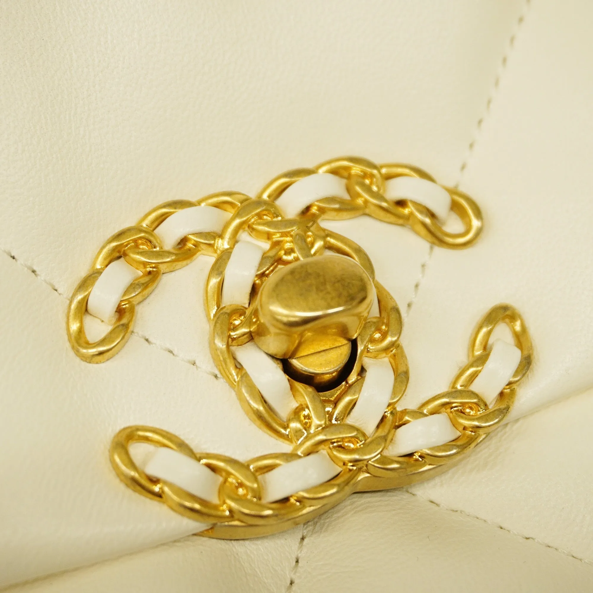 CHANELAuth  1.9 Chain Shoulder Women's Leather Shoulder Bag White