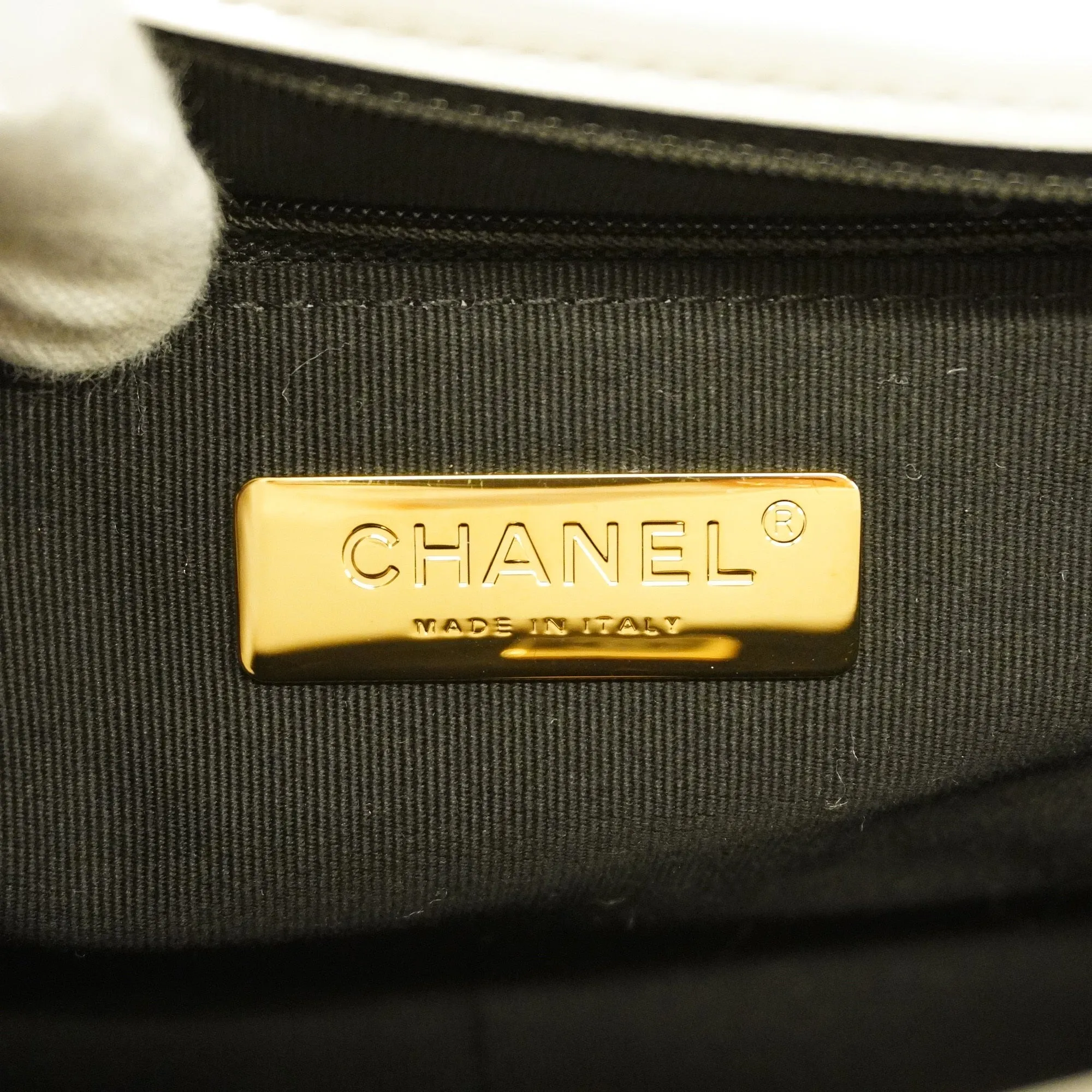 CHANELAuth  1.9 Chain Shoulder Women's Leather Shoulder Bag White