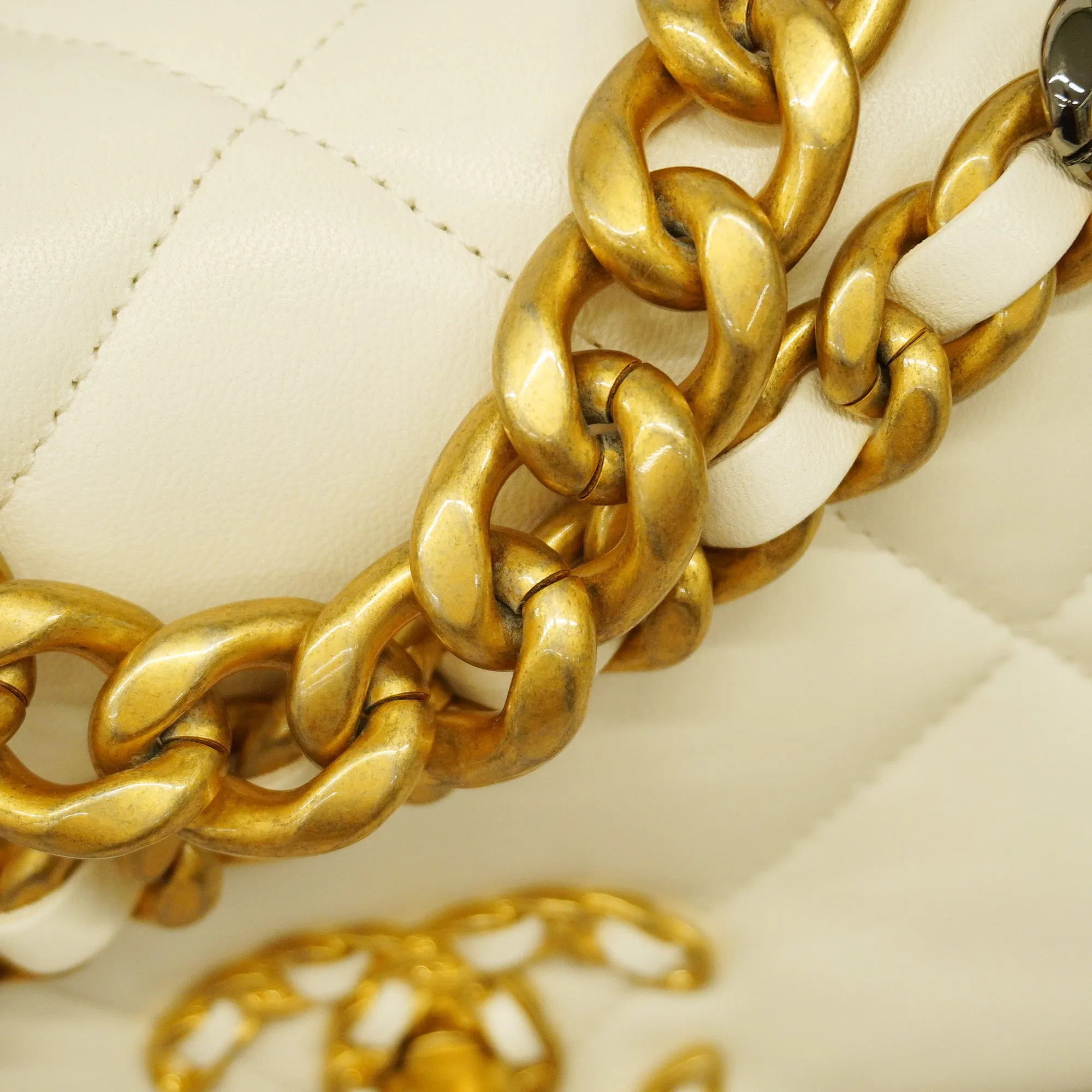 CHANELAuth  1.9 Chain Shoulder Women's Leather Shoulder Bag White