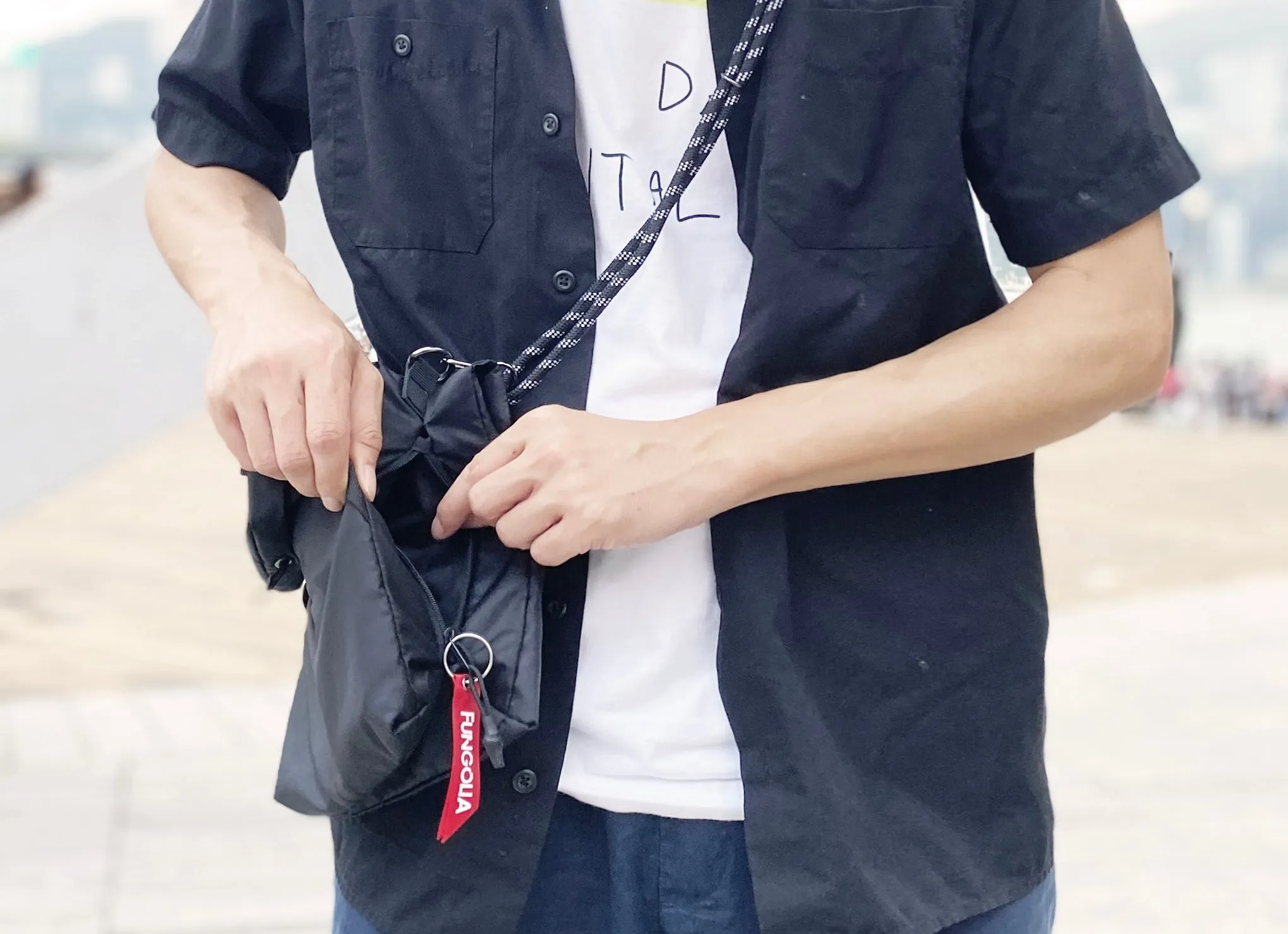 <A 000a001a88x> Double Deck Day Pouch